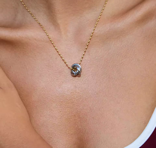 Vetra Necklace